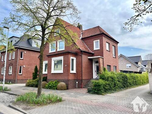 Hausansicht - 7 Zimmer Mehrfamilienhaus, Wohnhaus zum Kaufen in Papenburg