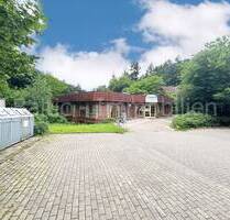 Grundstück mit Altbestand und Parkplätzen - Scharbeutz / Klingberg