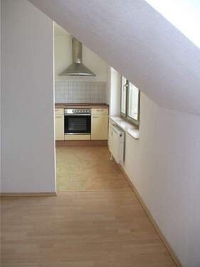 Zugang Küche - Agnesstr. * EBK, Wanne und Laminat...2-Raum-DG-Whg...schick saniert *