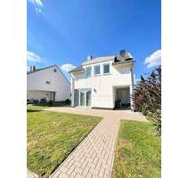 Strandnahes Einzelhaus mit 4 Zimmern, Gäste-WC, Abstellkammer und zwei Stellplätzen mit Garten - Börgerende-Rethwisch