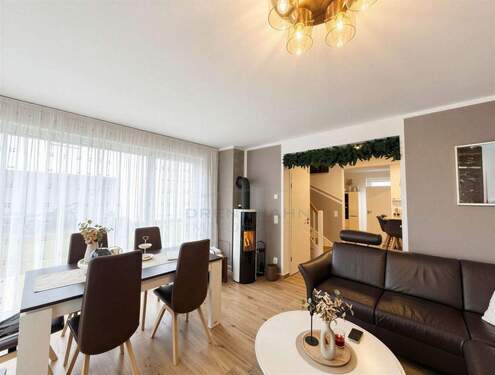 Wohnzimmer - 4 Zimmer Einfamilienhaus in Börgerende-Rethwisch