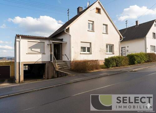 Ansicht Garage - 5 Zimmer Mehrfamilienhaus, Wohnhaus in Ottweiler / Fürth