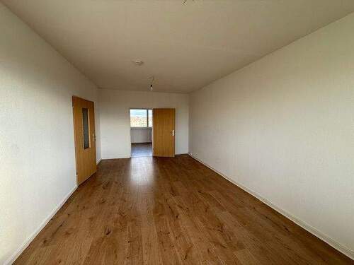 Wohnzimmer.jpg - 4 Zimmer Etagenwohnung zur Miete in Zeithain