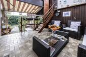 Terrasse mit Blick zum Hof - 