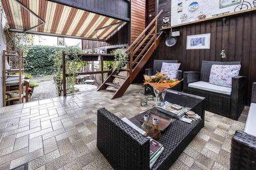 Terrasse mit Blick zum Hof - 