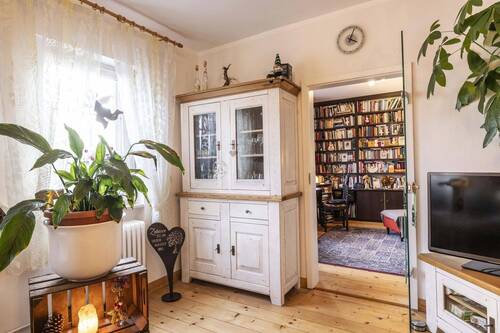 Übergang zur Bibliothek - 