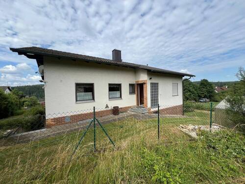 Außenansicht - Einfamilienhaus mit Einliegerwohnung in Ensdorf