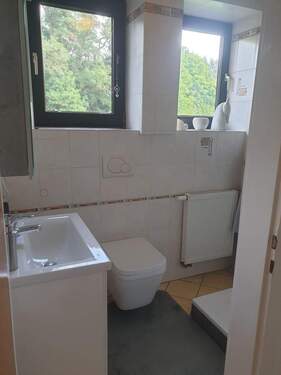 modernes Badezimmer - 