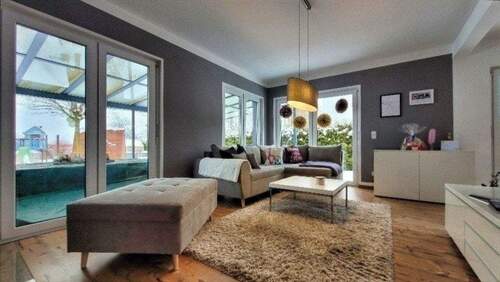 Wohnbereich mit Terrassenzugang - 