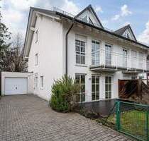 AIGNER - Großzügige Doppelhaushälfte in Waldtrudering: Ideales Zuhause mit vielseitigem Raumangebot - München Trudering-Riem