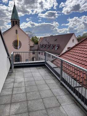 Balkon 1 - 4 Zimmer Etagenwohnung zum Kaufen in Feucht