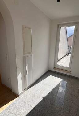 Eingangsbereich - Etagenwohnung mit 117,80 m&sup2; in Feucht zum Kaufen