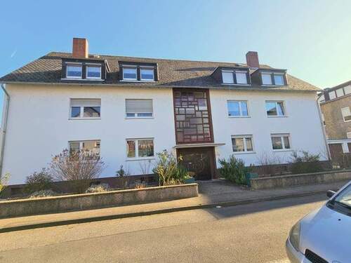 Hausansicht - Schöne 4 Zimmerwohnung in guter Wohnlage von Lahnstein - nur 100 Meter vom Krankenhaus entfernt