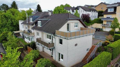 Seitenansicht - 8 Zimmer Doppelhaushälfte zum Kaufen in Hennef