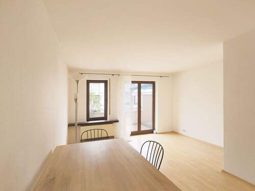 Schönes, helles Wohn- und Esszimmer - 2 Zimmer Etagenwohnung zum Kaufen in Renningen