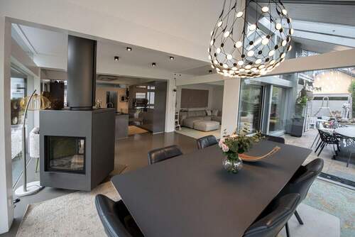 Esszimmer - Blick in Küche und Wohnzi - 