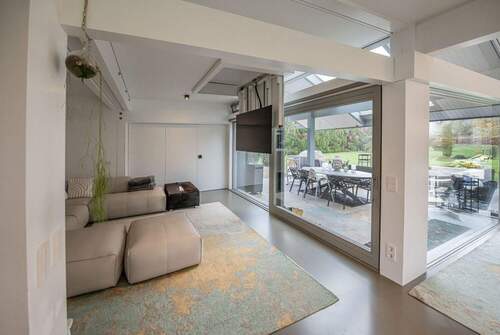 Wohnzimmer mit Fernseher - 