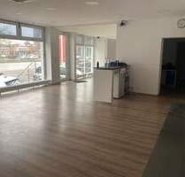 Ladengeschäft mit großer Schaufensterfront direkt an der Vahrenwalder Straße - Hannover Brink-Hafen