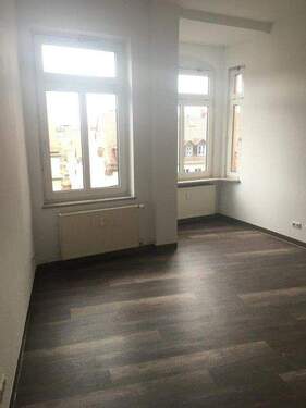 Wohnen - RENOVIERTE 2-ZI.-WOHNUNG - HEFNERSPLATZ - EINBAUKÜCHE - NEUER DESIGNBODEN - FUSSGÄNGERZONE