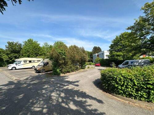 Gemeinschaftsparkplatz neben dem Haus (ohne feste Zuteilung) - 