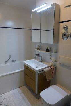 40a_hell gefließtes Bad.JPG - 