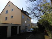 Ostansicht mit Eingang - 1 Zimmer Mehrfamilienhaus, Wohnhaus zum Kaufen in Stuttgart