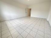 Wohnzimmer - Frisch renoviert in Ihre eigene 2 Zimmerwohnung