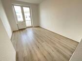 Schlafzimmer mit kleinem Balkon - 