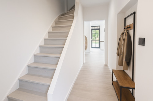 Flur Visualisierung. Da der Flur noch nicht fertig renoviert ist . Hier ein Beispiel - 5 Zimmer Doppelhaushälfte zum Kaufen in Friedrichsthal