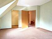 Schlafzimmer mit Kleiderschrank - 