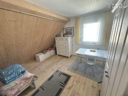 Kinderzimmer, Echtholz-Wandverkleidung - 