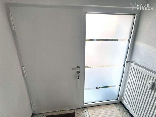 Hauseingang - Mehrfamilienhaus, Wohnhaus mit 280,00 m&sup2; in Meßstetten zum Kaufen