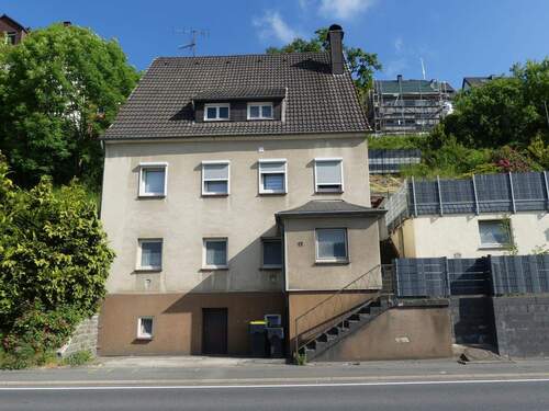 Straßenansicht - Charmantes Mehrfamilienhaus mit drei Wohneinheiten in attraktiver Lage von Werdohl zu verkaufen!