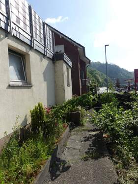 Vorgarten - Mehrfamilienhaus, Wohnhaus mit 175,00 m&sup2; in Werdohl zum Kaufen