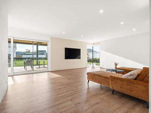 Großzügiger Wohnbereich mit Terrasse - 