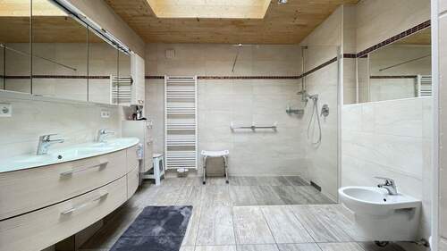 Badezimmer im Erdgeschoss - 