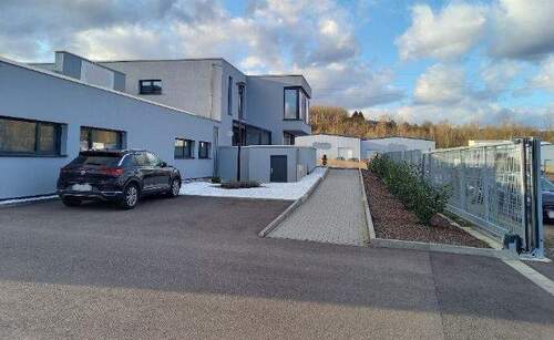 Ansicht mit Toreinfahrt - Einfamilienhaus in Sankt Ingbert