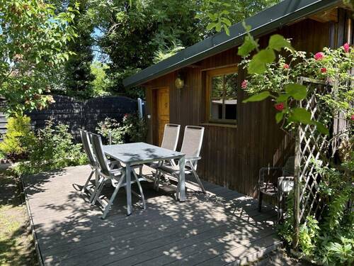 Uriges Gartenhaus mit Bauernstube - 