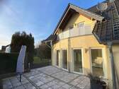 Südseite_Terrasse - Einziehen & Wohlfühlen! Modernes energieeffizientes Einfamilienhaus in ruhiger Lage von Bruchhausen