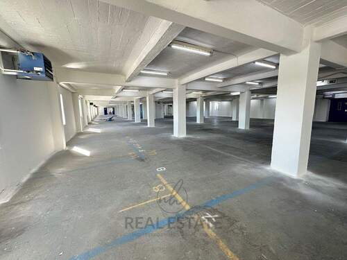 1.jpg - Lagerfläche mit innenliegendem Lastenaufzug im 6.OG in Citynähe