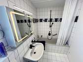 mit Badewanne - 