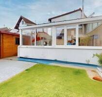 Ruhig gelegenes EFH mit Sanierungspotential | Balkon, Garten & Wintergarten | Garage inkl. - Neuhofen