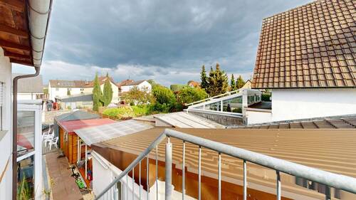 Treppenaufgang - 4 Zimmer Einfamilienhaus zum Kaufen in Neuhofen