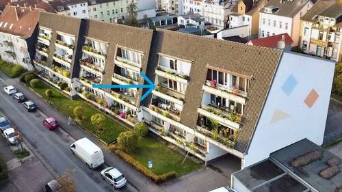 Straßenansicht - Zentral & ruhig - stilvolle 3-Zimmer-Wohnung mit großzügigem Balkon