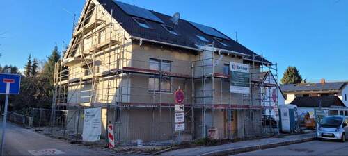 Fassade wird verputzt! - Ihr Heim für die Familie, 'Haus im Haus' in ErdingKlettham, KfW 40 Bauweise