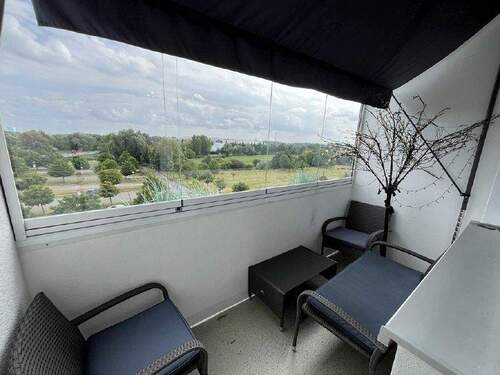 Blick auf IGA Park - 2 Zimmer Etagenwohnung zur Miete in Rostock