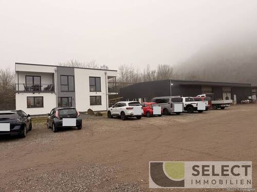 Ansicht - Modernes Wohn- u. Bürogebäude und Lagerhalle auf großem Gewerbegrundstück