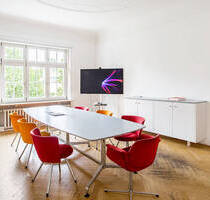 8 offene Arbeitsplätze im repräsentativen Altbau-Büro in München - sofort