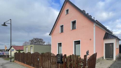 Hausansicht - Idyllisches Zuhause mit Platz für Kinder