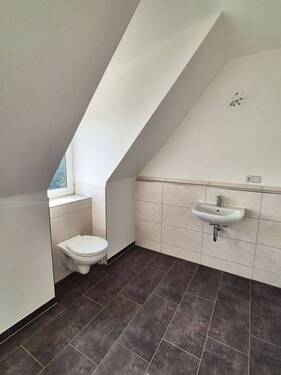 Bad (2).jpg - 4 Zimmer Etagenwohnung zur Miete in Leisnig